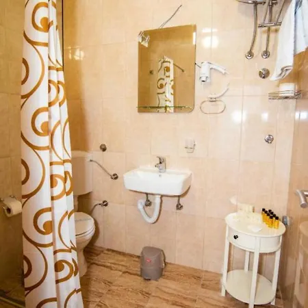 Πανσιόν I Sobe Centar 4*